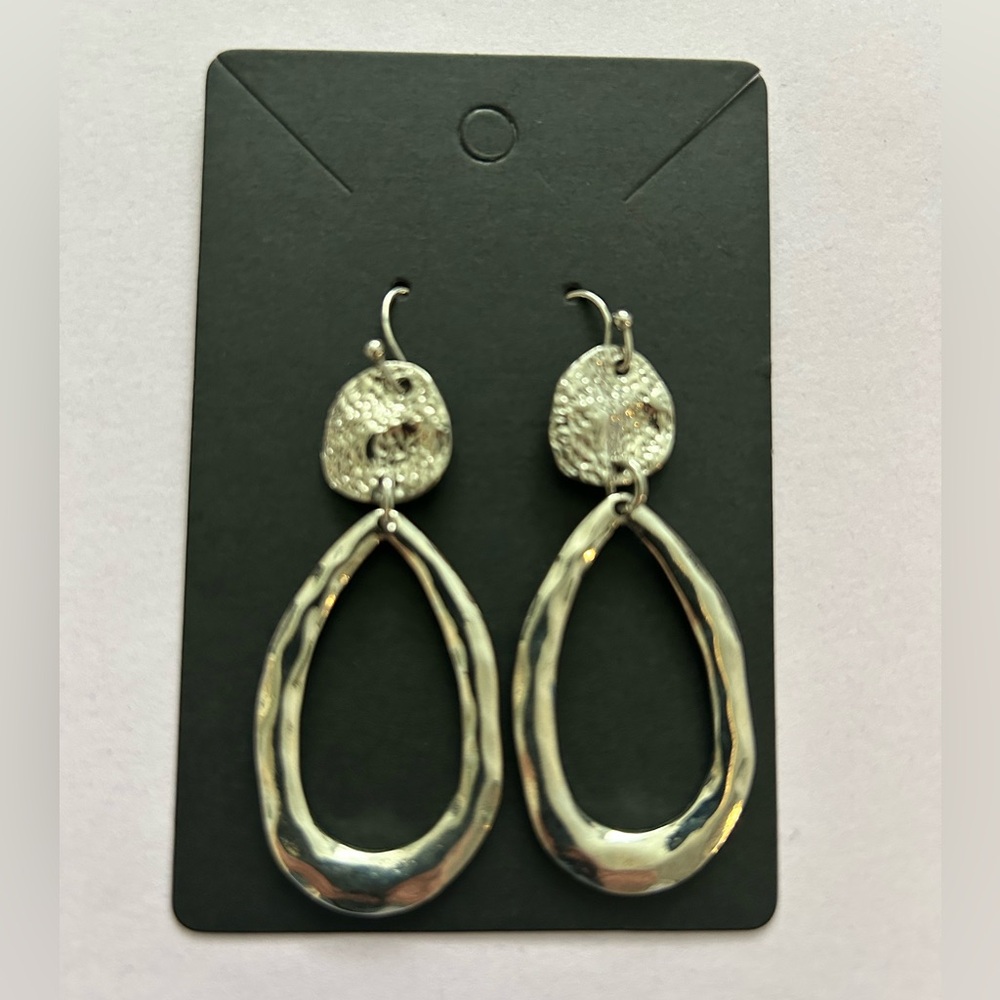 ❤️ 4/$20 Silver Toned Drop Earrings